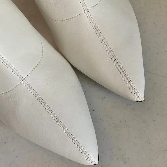 Juicy Couture White Heeled Boots with Gold Accent - Picture 5 of 8